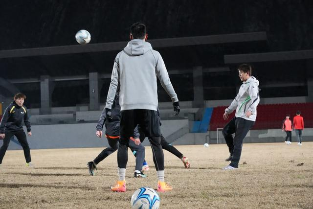 加拿大28-夜训！湖州队备战浙江省城市足球联赛|足协|训练|队员|体能|家长_新浪体育_新浪新闻