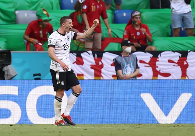 1624142737082094376.jpg 加拿大28预测-从被C罗无视到让他难堪 德国有个“伟大的左后卫”